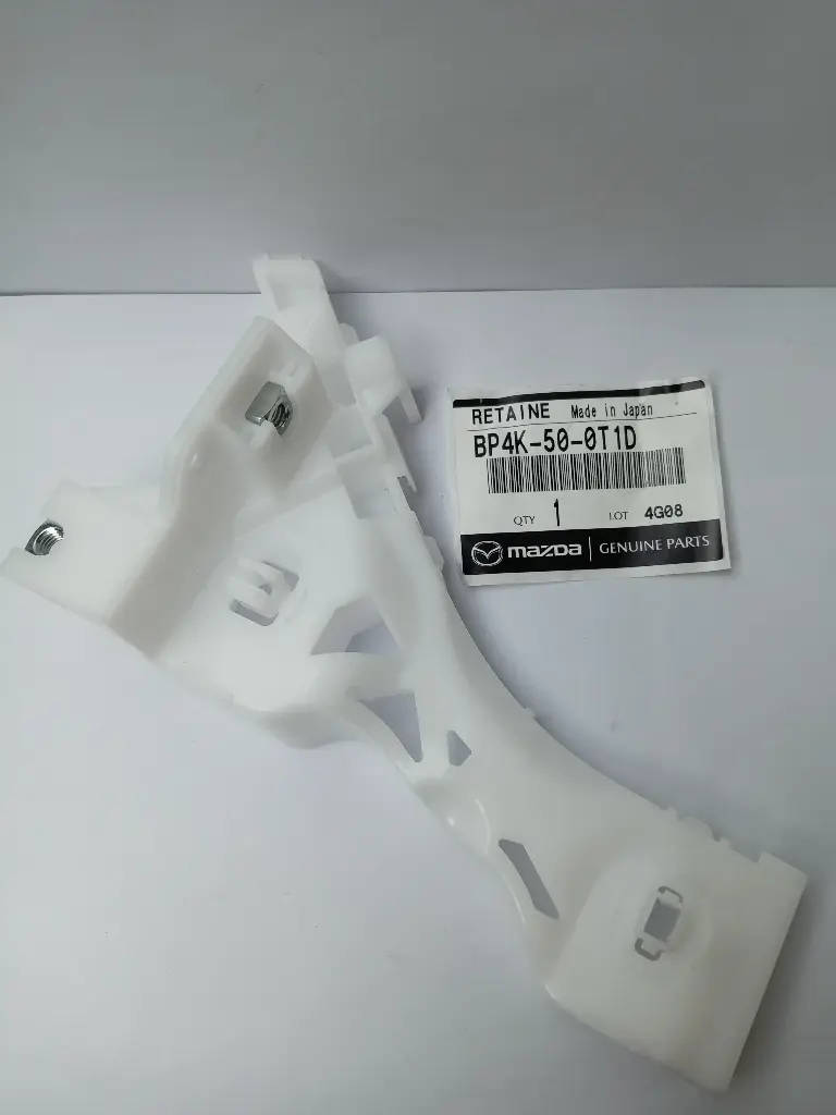 VINCHA SOPORTE GUARDACHOQUE DELANTERO RH MAZDA 3 06-10 5P