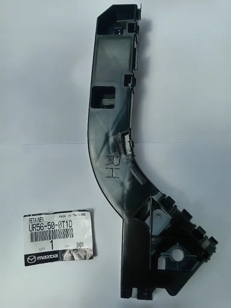 VINCHA SOPORTE GUARDACHOQUE DELANTERO RH BT-50 2008-2016 PLASTICO